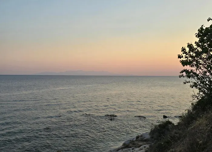 Pomegranate Seaside Corner